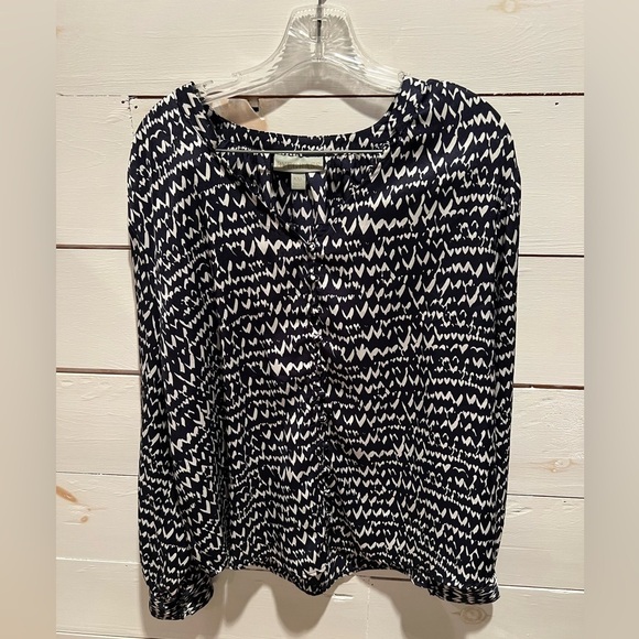 ryegrass Tops - Ryegrass XXL woman’s Patterned Top, navy and white pullover blouse, EUC, work